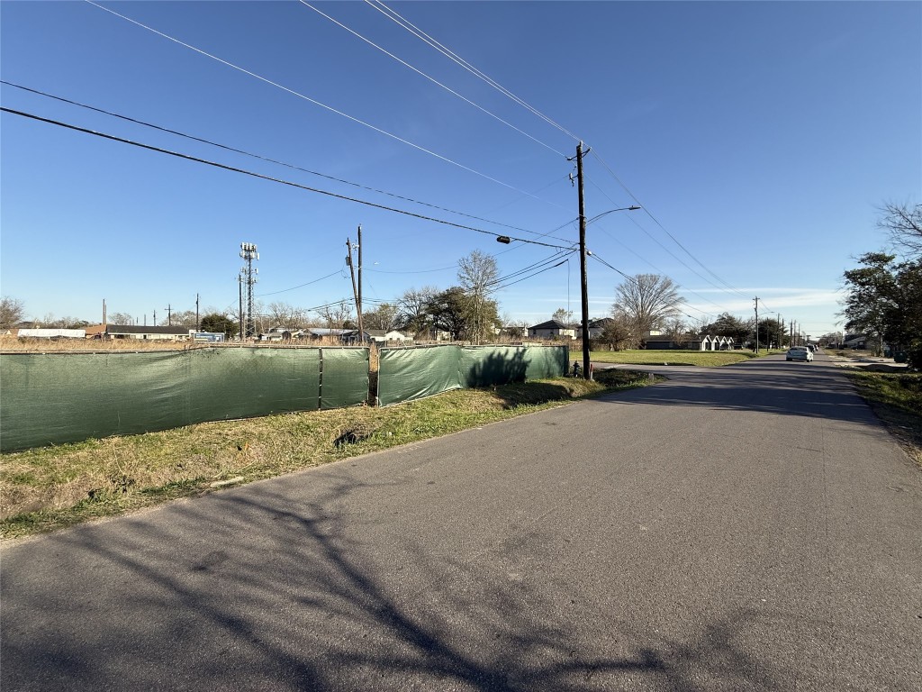 8935 Jutland Road Houston, TX 77033 - Photo 5 of 14 a view of a lake