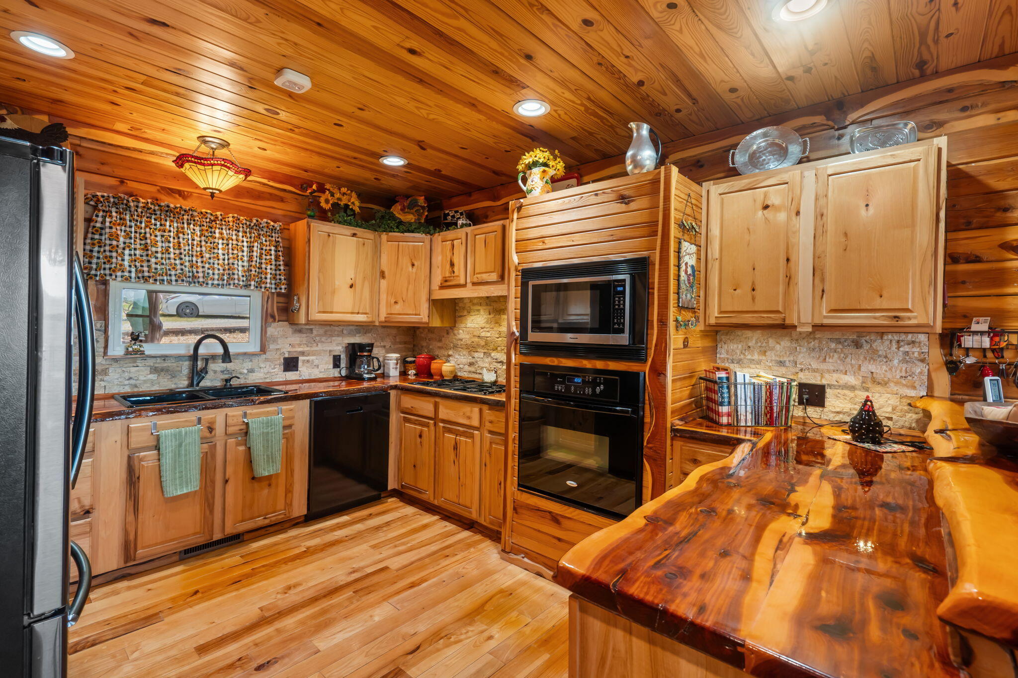 10 Baywood Circle Reeds Spring, MO 65737 - Photo 11 of 47 Kitchen with Live Edge Counter