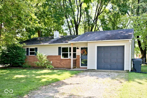 $227,999 | 975 Rolling Hill Road, Greenwood, IN 46142