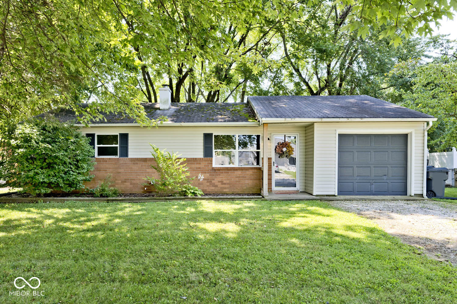 975 Rolling Hill Road Greenwood, IN 46142 - Photo 2 of 30