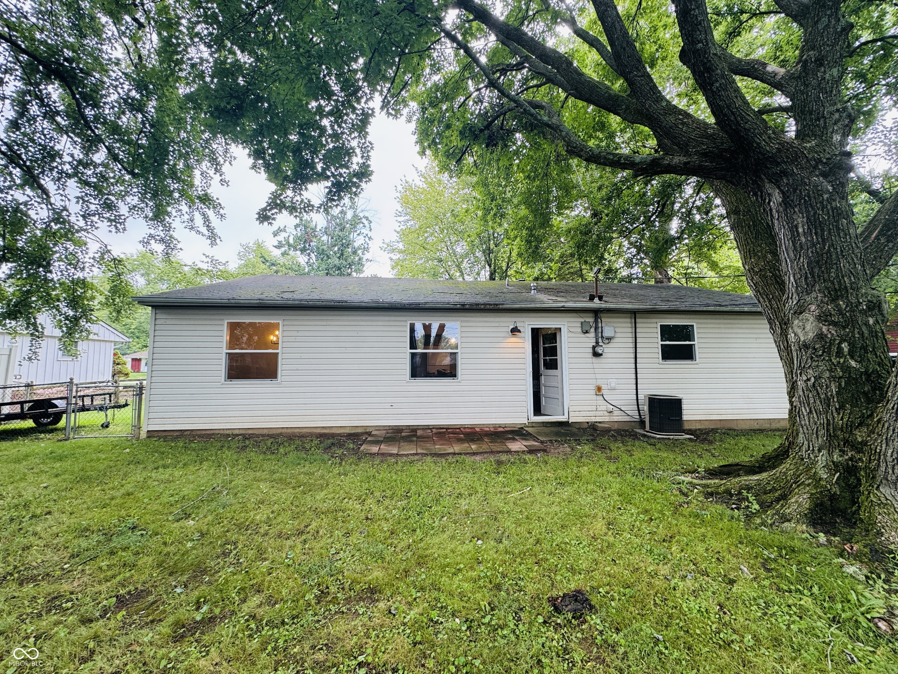 975 Rolling Hill Road Greenwood, IN 46142 - Photo 4 of 30