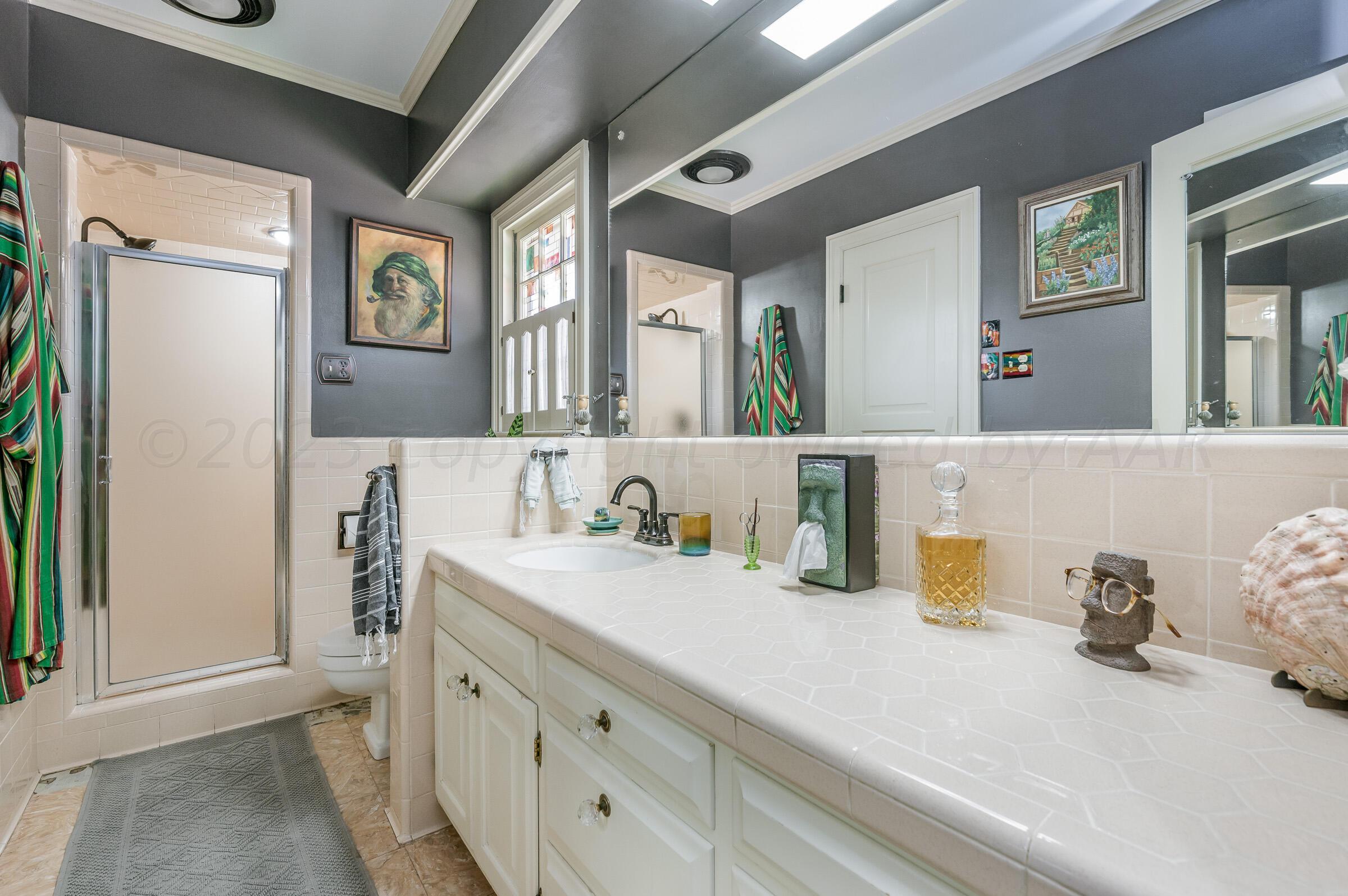 6105 Elmhurst Road Amarillo, TX 79106 - Photo 18 of 28 Master Bathroom