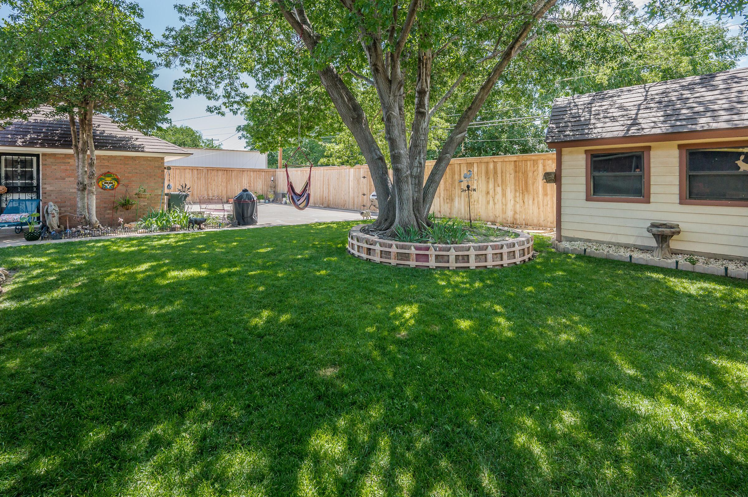 6105 Elmhurst Road Amarillo, TX 79106 - Photo 24 of 28 Back yard