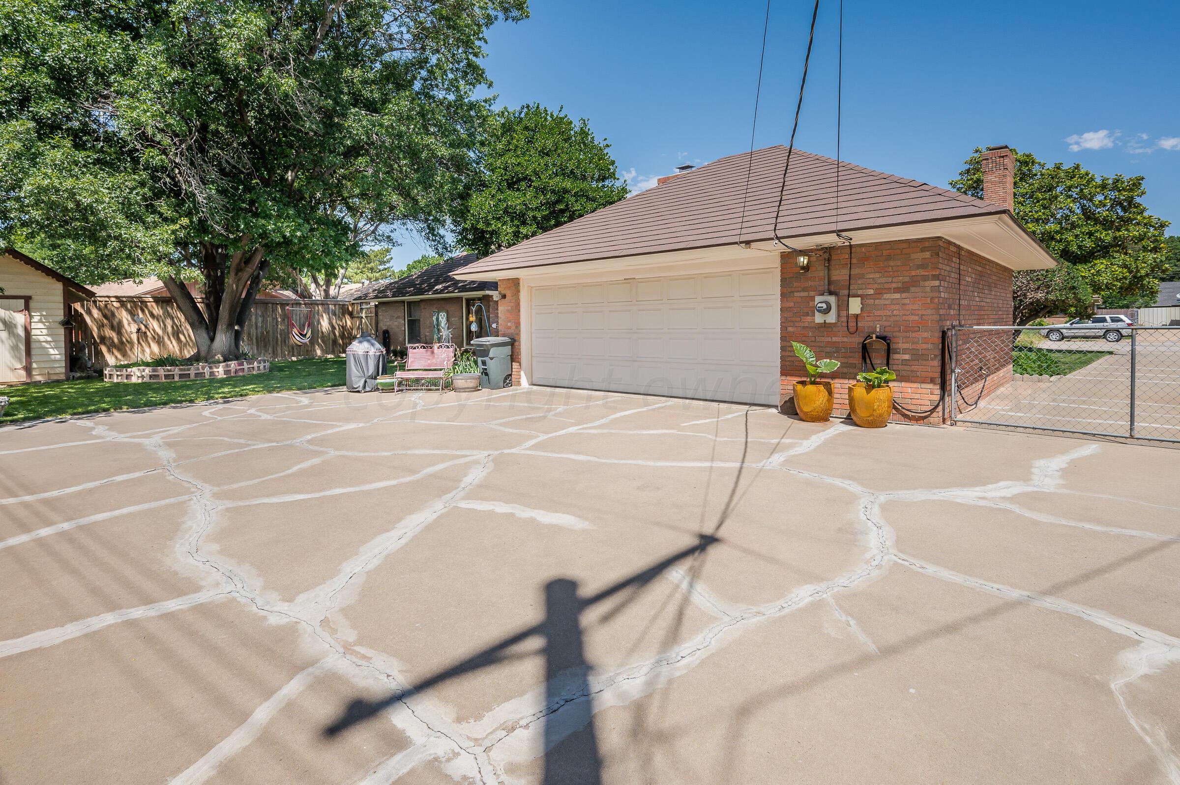 6105 Elmhurst Road Amarillo, TX 79106 - Photo 27 of 28 Garage Entry