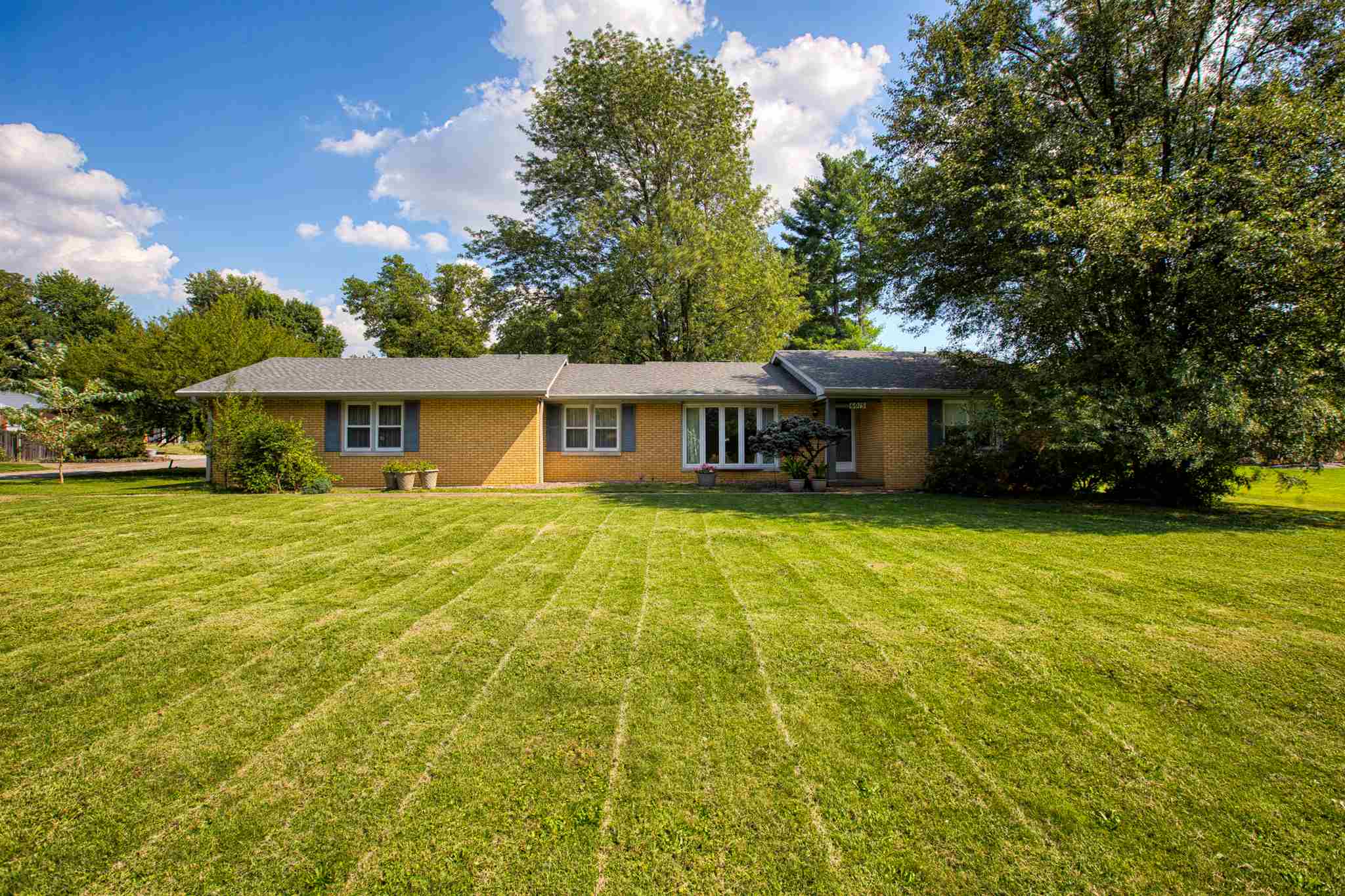 6015 Oak Hill Road Evansville, IN 47711 - Photo 1 of 34
