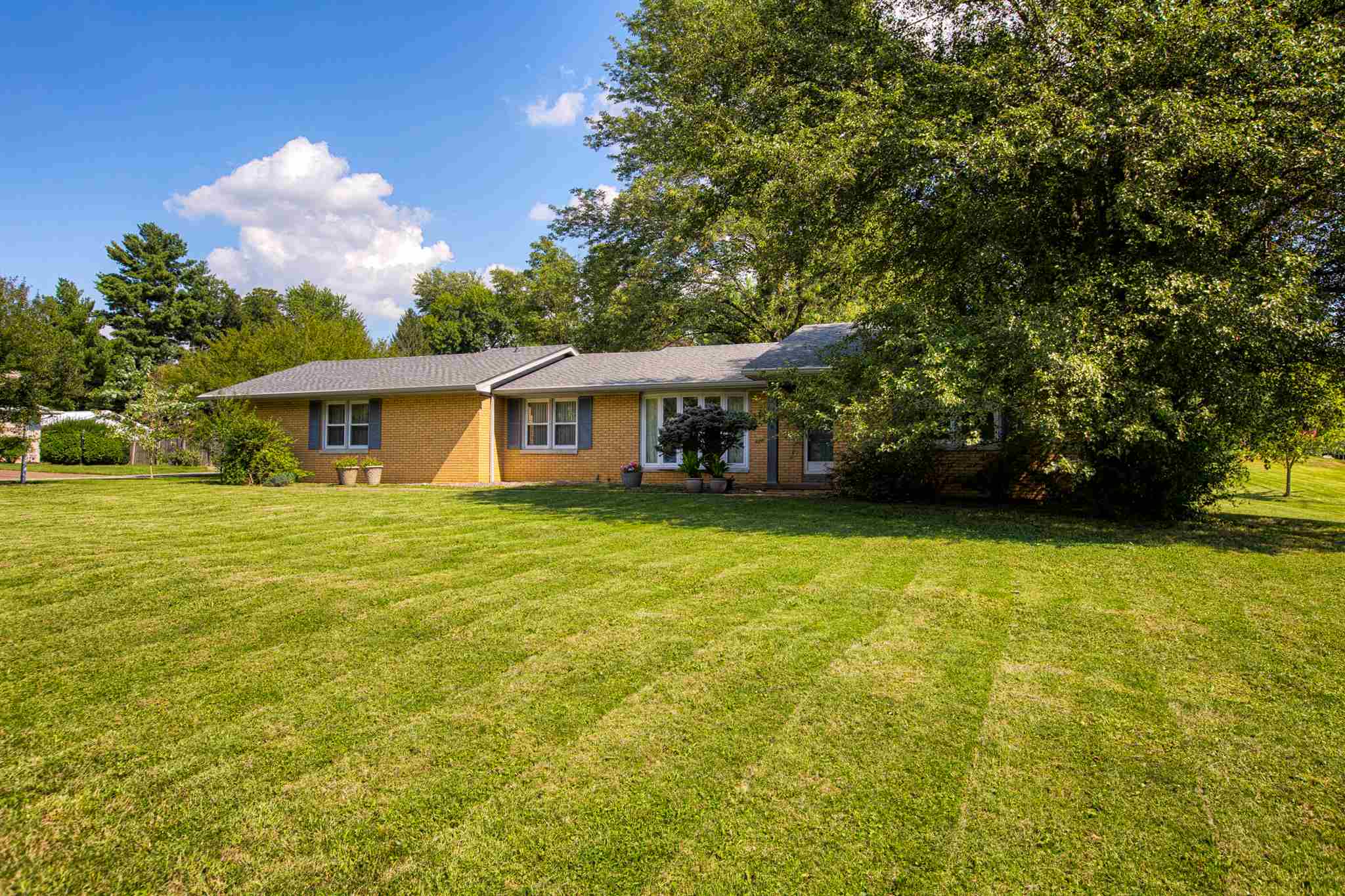 6015 Oak Hill Road Evansville, IN 47711 - Photo 2 of 34
