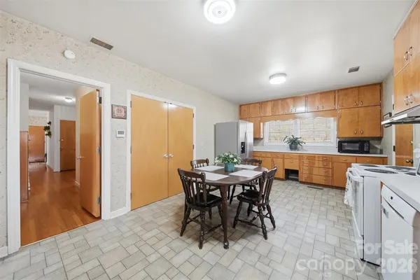 $359,900 | 32 Falls Avenue, Granite Falls, NC 28630