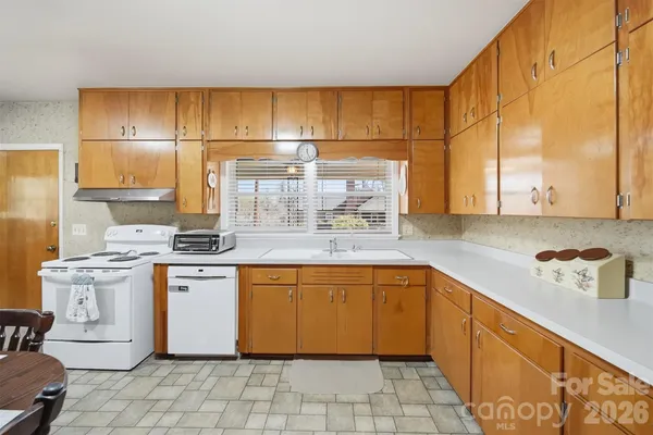 $359,900 | 32 Falls Avenue, Granite Falls, NC 28630