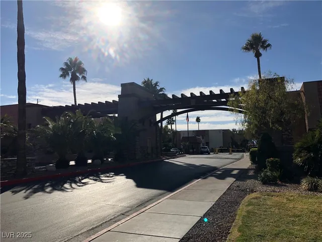 $1,050 | 4943 Indian River Drive, Unit 140, Las Vegas, NV 89103
