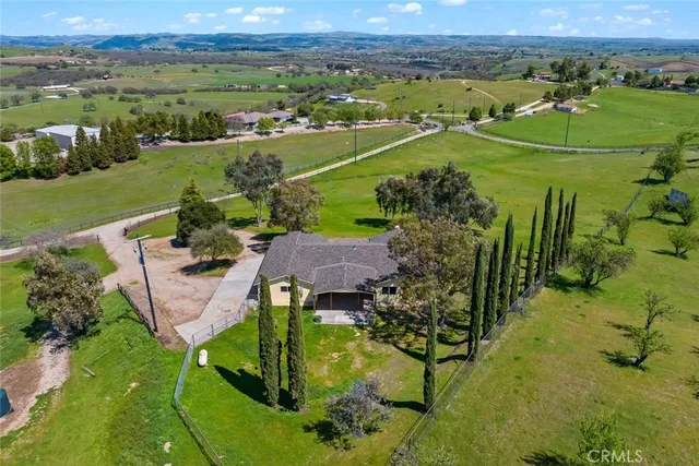 $1,295,000 | 6095 Vista Serrano Way, Paso Robles, CA 93446