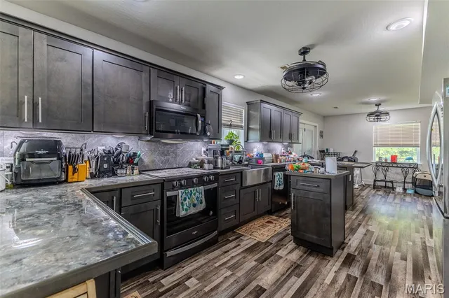 $389,500 | 30170 Hwy U, Crocker, MO 65452