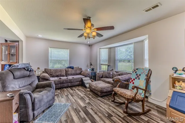 $389,500 | 30170 Hwy U, Crocker, MO 65452