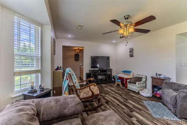 $389,500 | 30170 Hwy U, Crocker, MO 65452