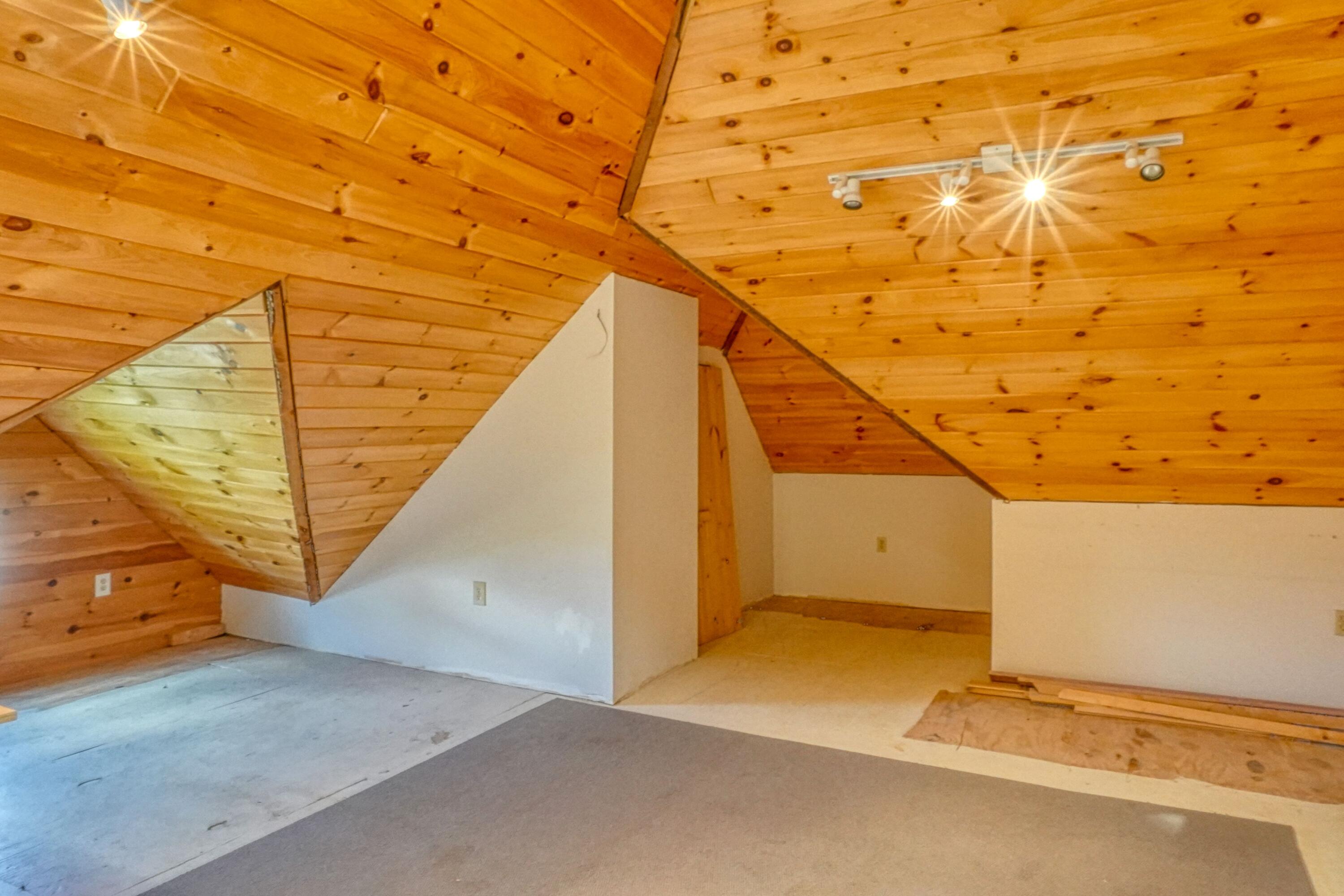36 Silver Street Waterville, ME 04901 - Photo 27 of 37 3rd Floor Main 3