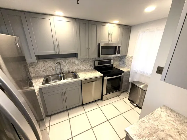 $2,000 | 2788 Tennis Club Drive, Unit 203, West Palm Beach, FL 33417