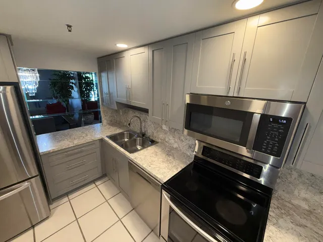 $2,000 | 2788 Tennis Club Drive, Unit 203, West Palm Beach, FL 33417