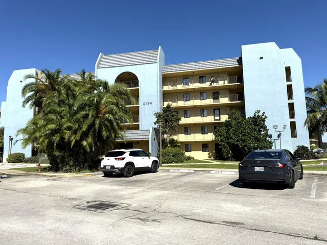 $2,000 | 2788 Tennis Club Drive, Unit 203, West Palm Beach, FL 33417
