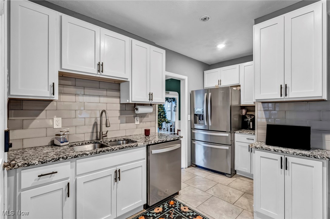 955 Cambridge Road Cleveland, OH 44121 - Photo 12 of 30