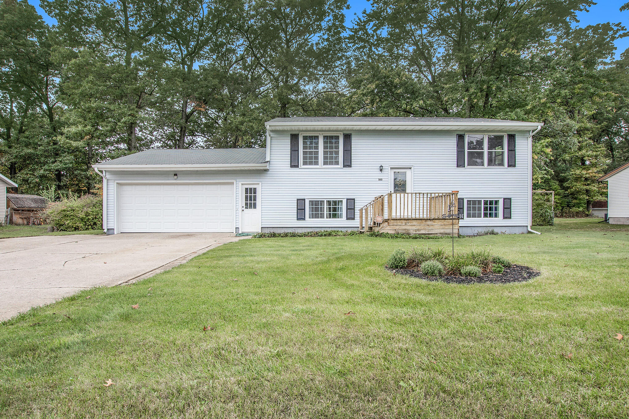 103 Brooks Road South Muskegon, MI 49442 - Photo 1 of 24 IMG_2609