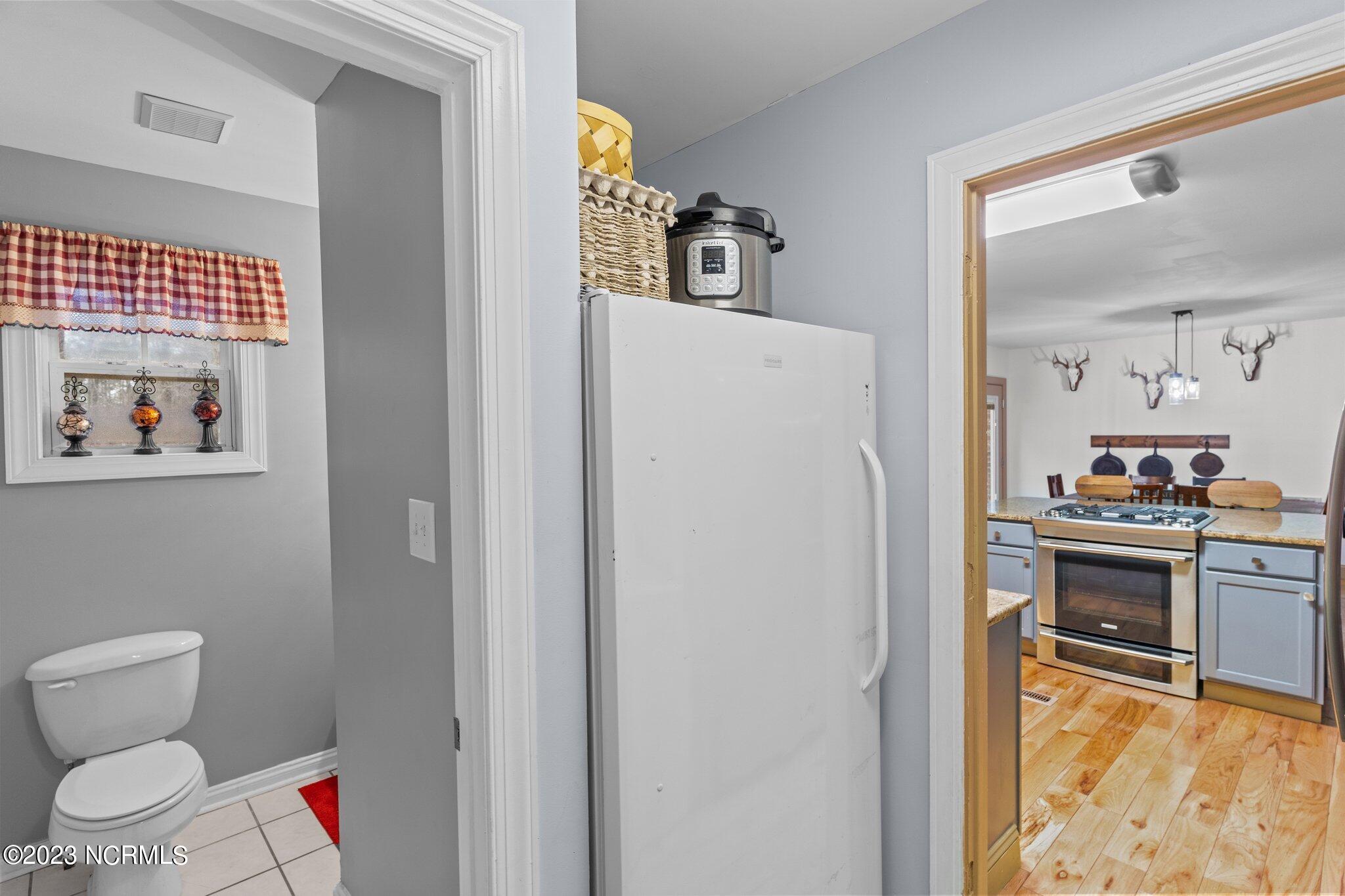 1272 Cherrytree Road Northeast Winnabow, NC 28479 - Photo 17 of 20 mudroom and 1/2 Bath