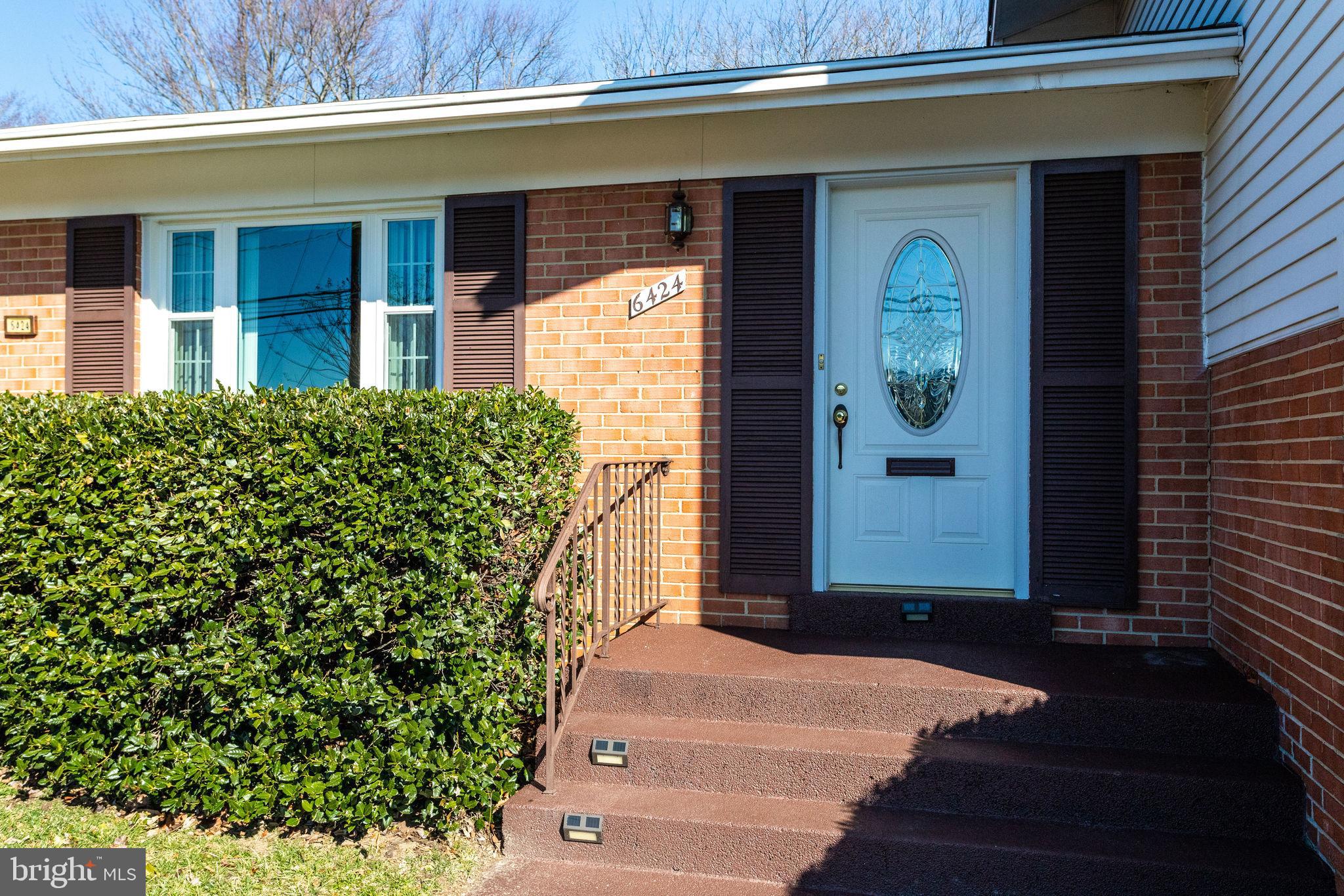6424 Meriwether Lane Springfield, VA 22150 - Photo 2 of 39 Lovely front door