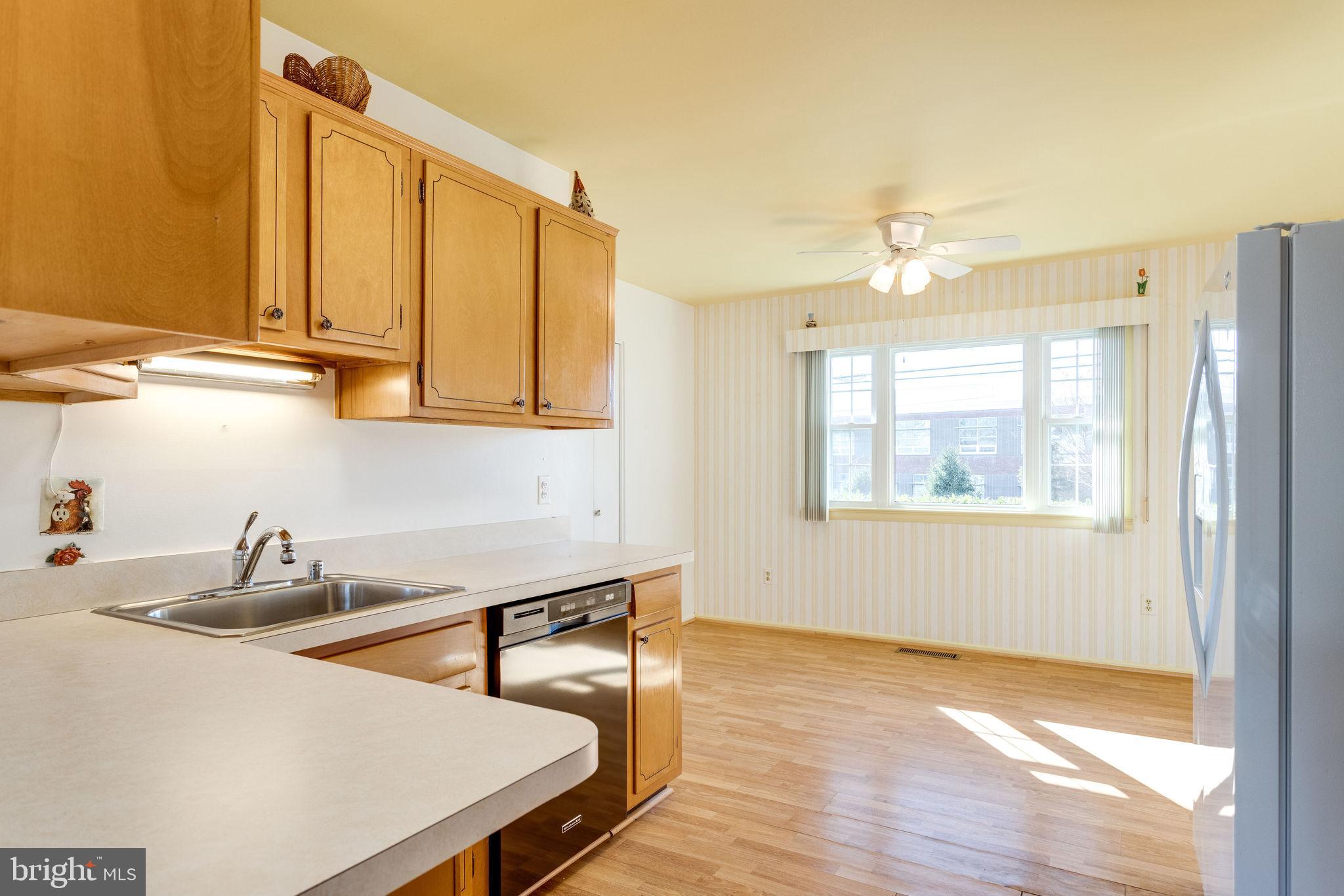6424 Meriwether Lane Springfield, VA 22150 - Photo 11 of 39 Kitchen w/ eatting area