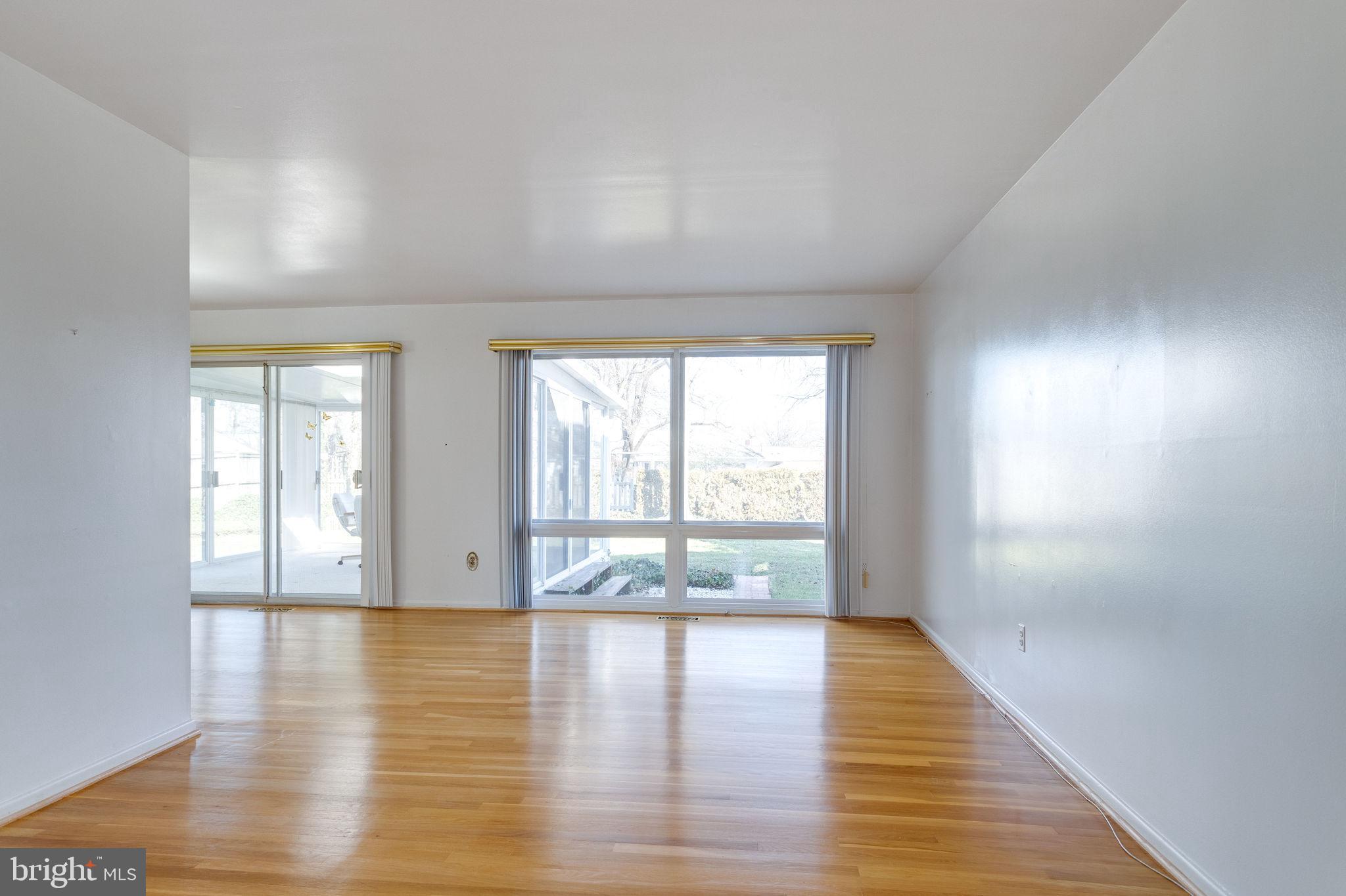6424 Meriwether Lane Springfield, VA 22150 - Photo 4 of 39 Living Room w/ hardwood floors