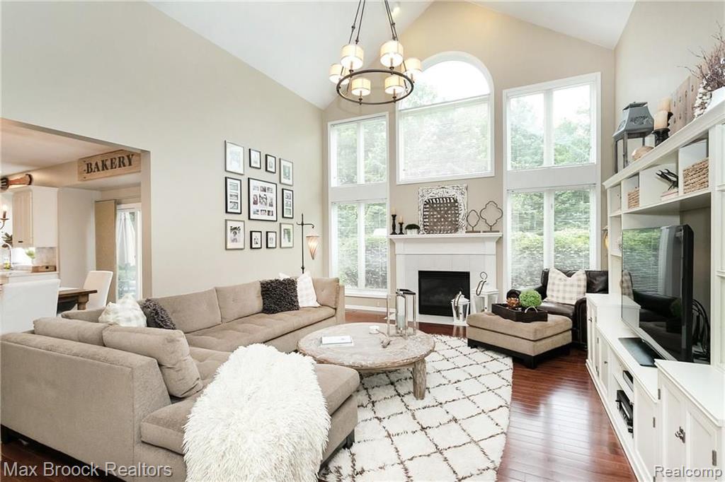1796 Chase Drive Rochester, MI 48307 - Photo 2 of 33