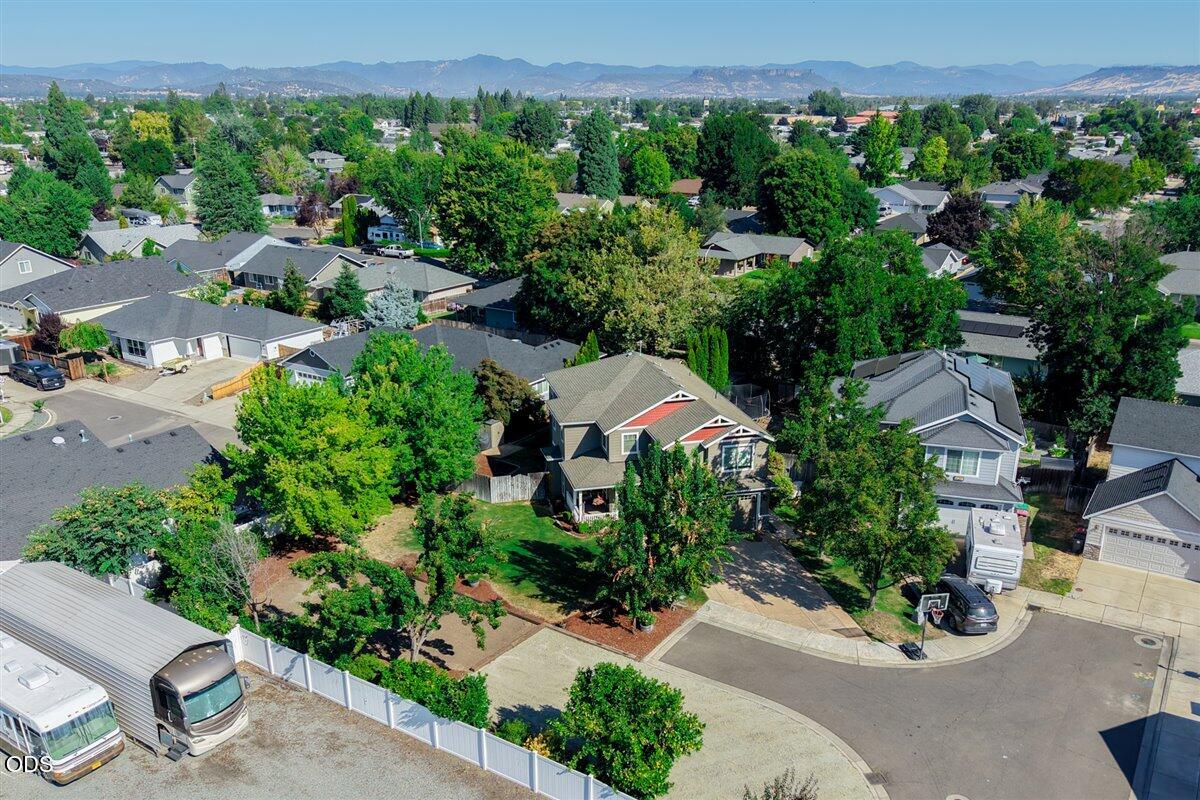 1073 Cathedral Way Central Point, OR 97502 - Photo 43 of 50 Gallery Image 43