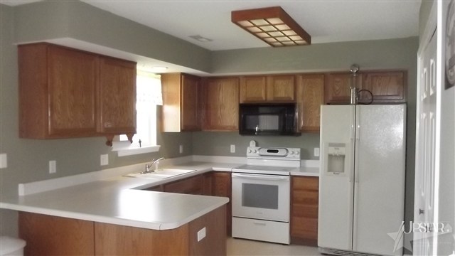 1019 Eastridge Drive Decatur, IN 46733 - Photo 2 of 7 Gallery Image 2