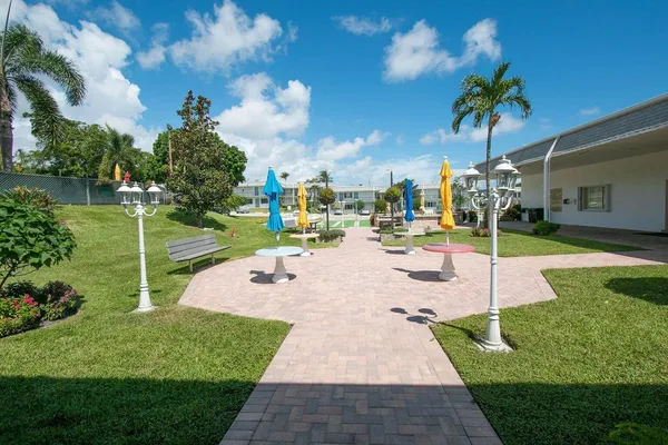 $1,180 | 3280 Lake Osborne Drive, Unit 207, Lake Worth Beach, FL 33461