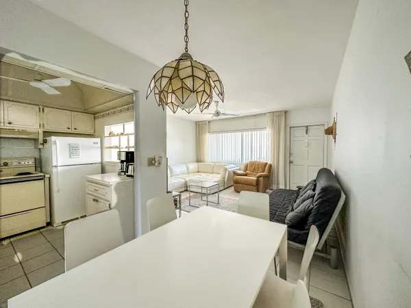 $1,180 | 3280 Lake Osborne Drive, Unit 207, Lake Worth Beach, FL 33461