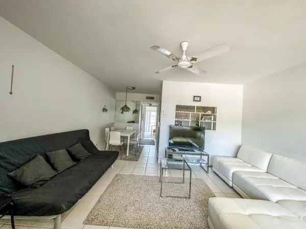 $1,180 | 3280 Lake Osborne Drive, Unit 207, Lake Worth Beach, FL 33461