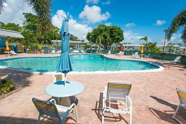 $1,180 | 3280 Lake Osborne Drive, Unit 207, Lake Worth Beach, FL 33461