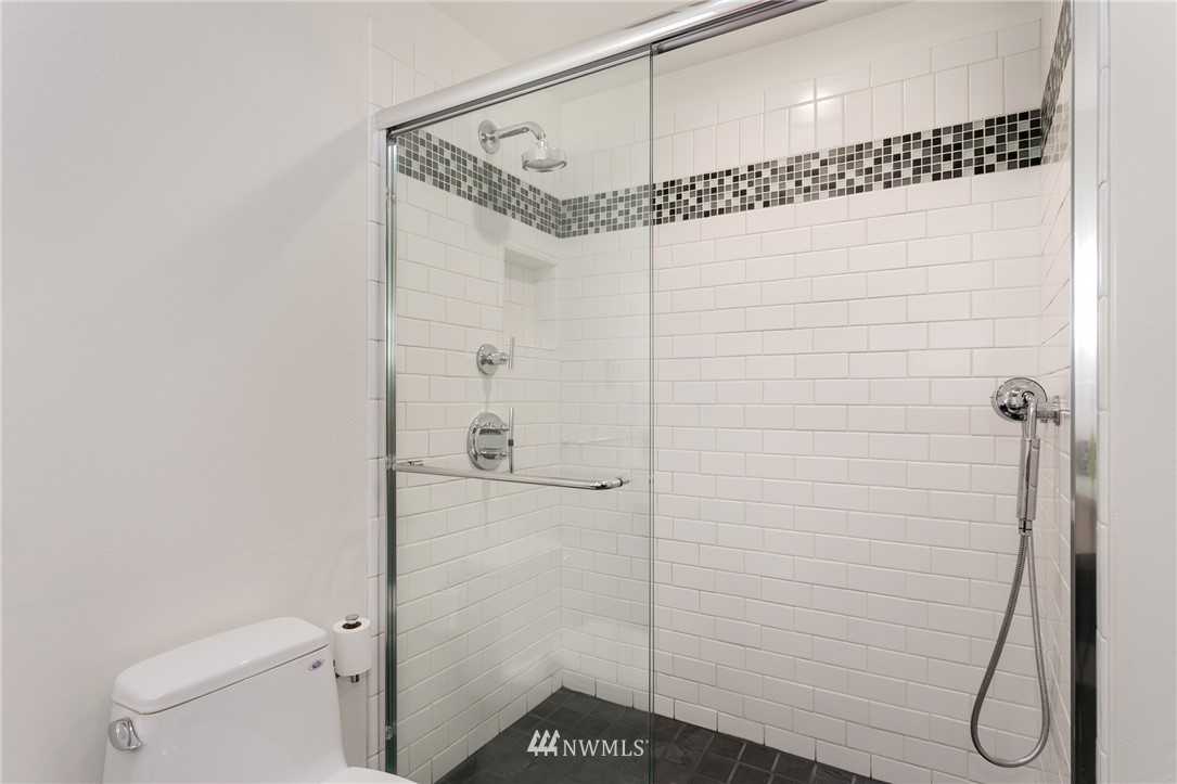 17418 Valley Cir Drive Bothell, WA 98012 - Photo 12 of 25 Gallery Image 12