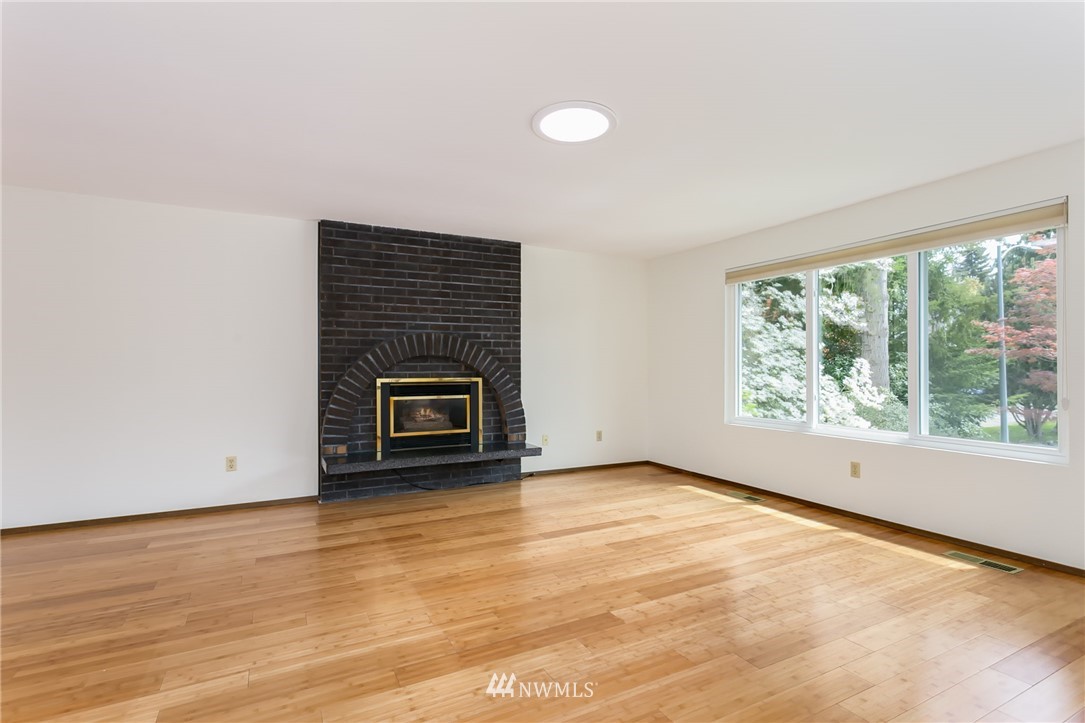 17418 Valley Cir Drive Bothell, WA 98012 - Photo 3 of 25 Gallery Image 3