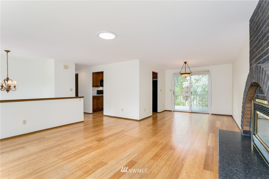 17418 Valley Cir Drive Bothell, WA 98012 - Photo 4 of 25 Gallery Image 4