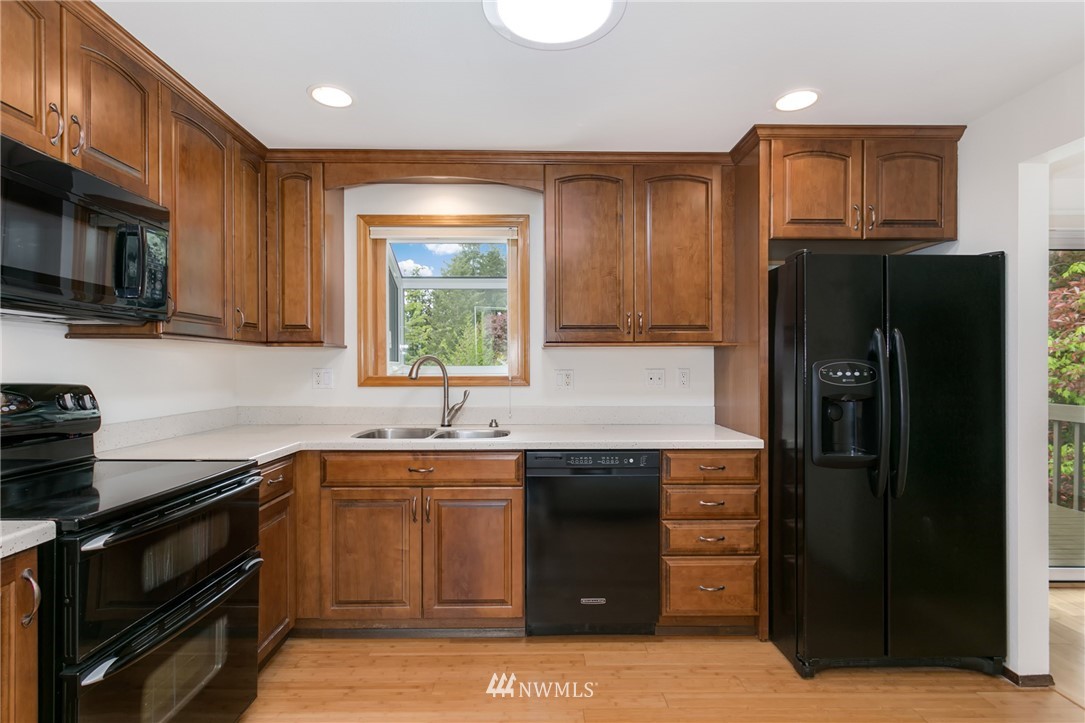 17418 Valley Cir Drive Bothell, WA 98012 - Photo 6 of 25 Gallery Image 6