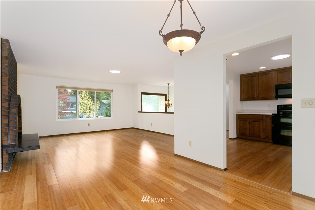 17418 Valley Cir Drive Bothell, WA 98012 - Photo 8 of 25 Gallery Image 8