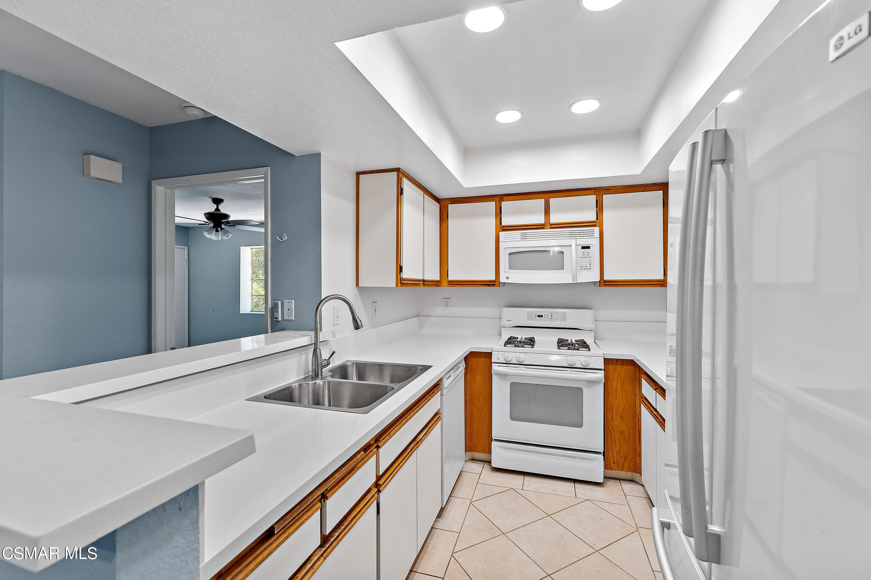 1195 Fitzgerald Road, Unit G Simi Valley, CA 93065 - Photo 9 of 19 1195 Fitzgerald Rd MLS-9
