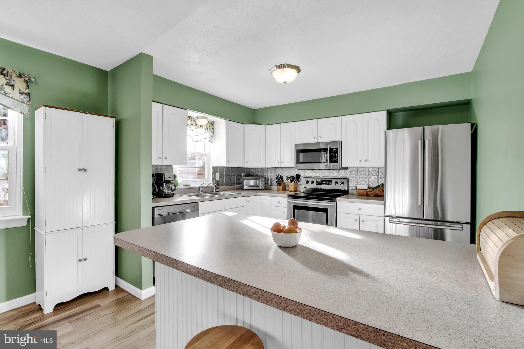 4381 Winchester Road Dover, PA 17315 - Photo 11 of 26 Nice breakfast bar