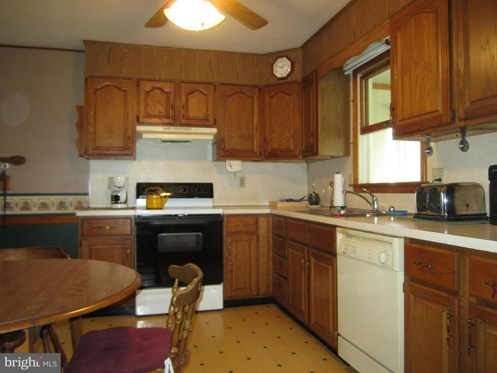 3433 Augusta Road Manchester, MD 21102 - Photo 11 of 28 Kitchen