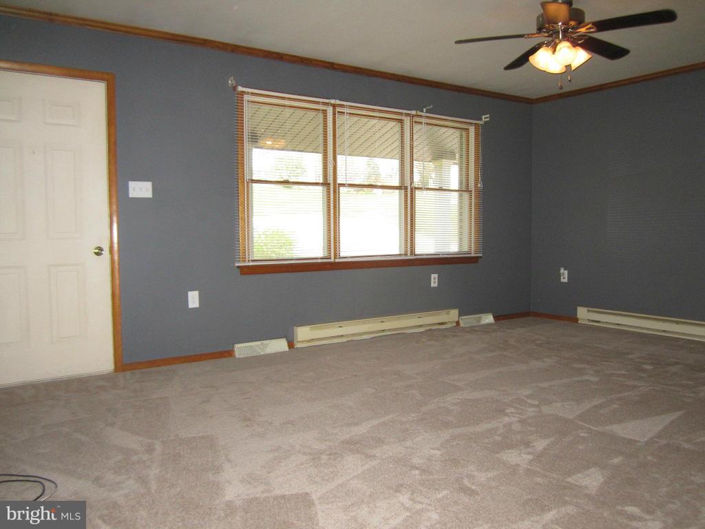 3433 Augusta Road Manchester, MD 21102 - Photo 4 of 28 Living Room