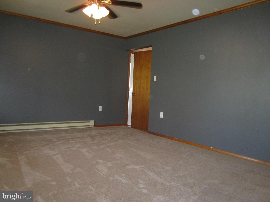 3433 Augusta Road Manchester, MD 21102 - Photo 6 of 28 Living Room
