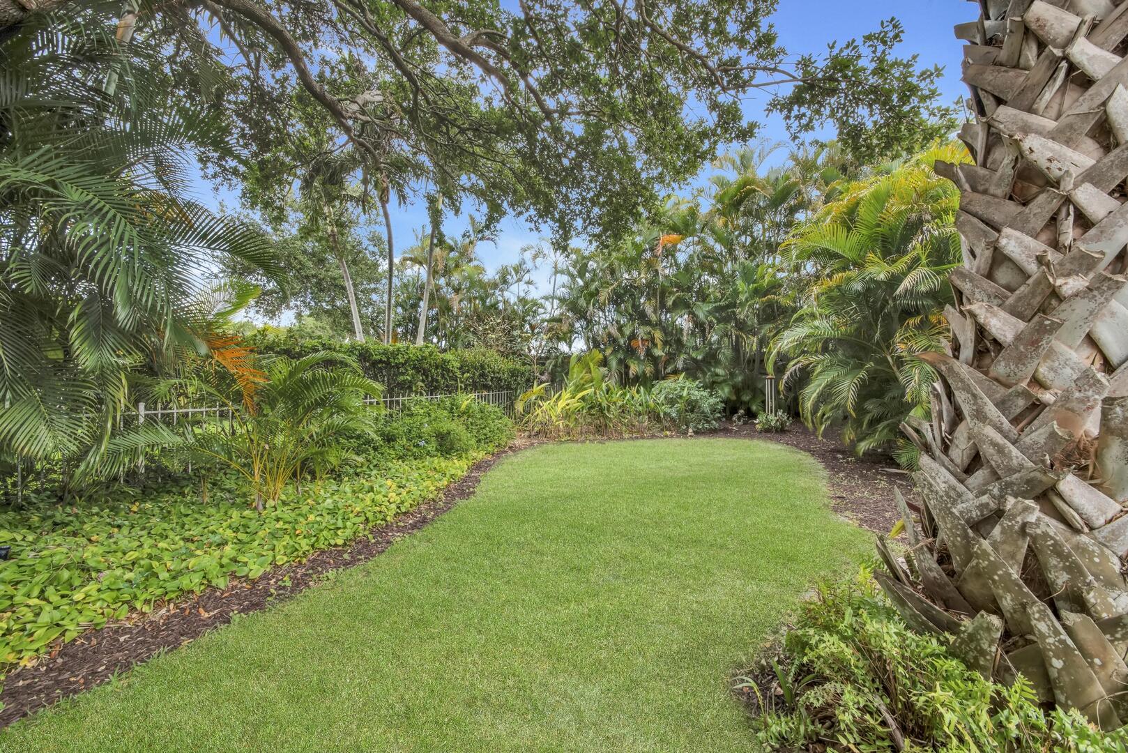 4220 Royal Oak Drive Palm Beach Gardens, FL 33410 - Photo 24 of 35 a view of yard with green space