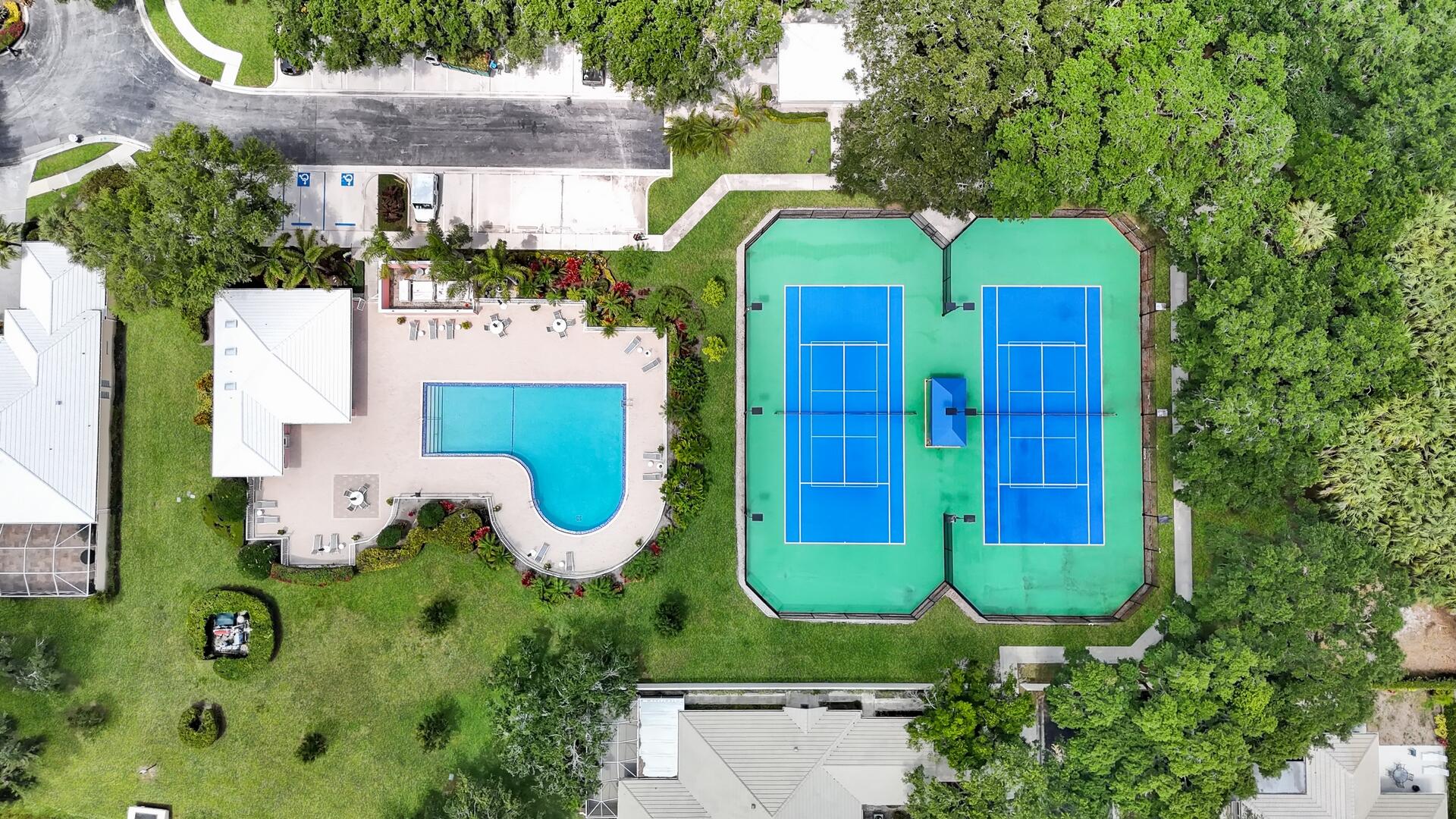 4220 Royal Oak Drive Palm Beach Gardens, FL 33410 - Photo 29 of 35 an aerial view of a house