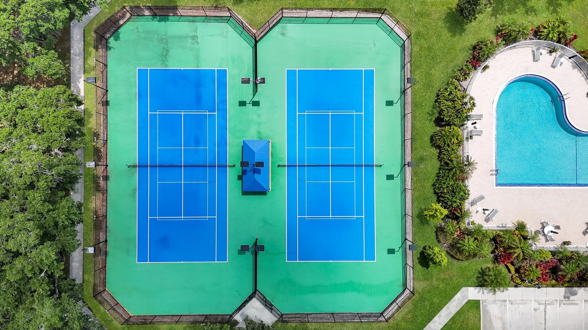 4220 Royal Oak Drive Palm Beach Gardens, FL 33410 - Photo 31 of 35 an aerial view of a house