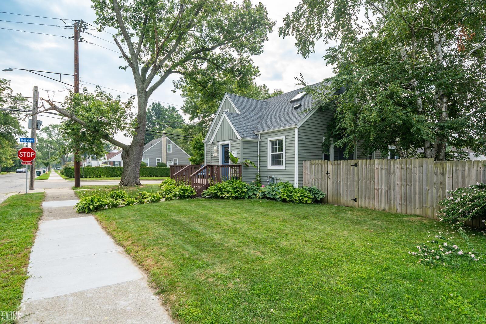 2313 Harvard Road Berkley, MI 48072 - Photo 25 of 32