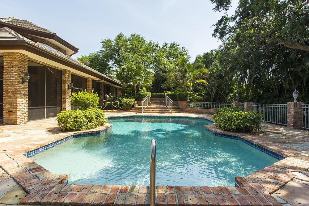 3865 Kings Way Boca Raton, FL 33434 - Photo 32 of 35 Pool