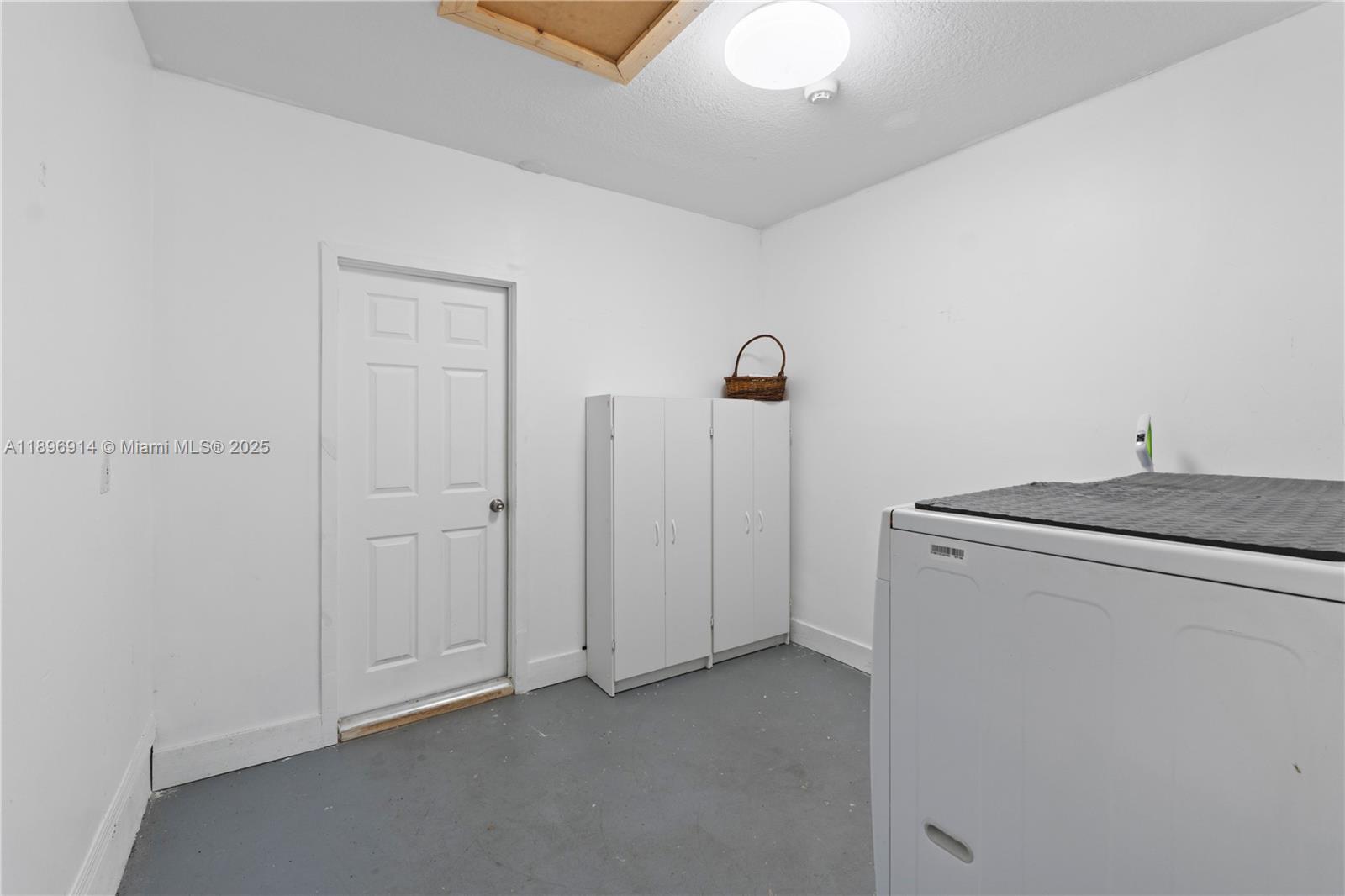 15327 Southwest 179th Terrace Miami, FL 33187 - Photo 20 of 29 a utility room with dryer and washer
